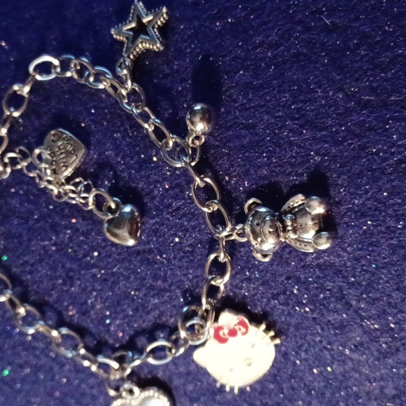 HELLO KITTY Teddy 🧸 Bracelet - Picture 4 of 5